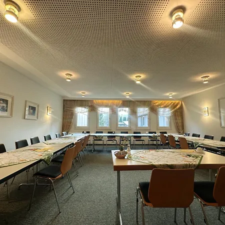 Am Laerchenberg I Fruehstueck, Wlan, Parkplatz فندق 3*