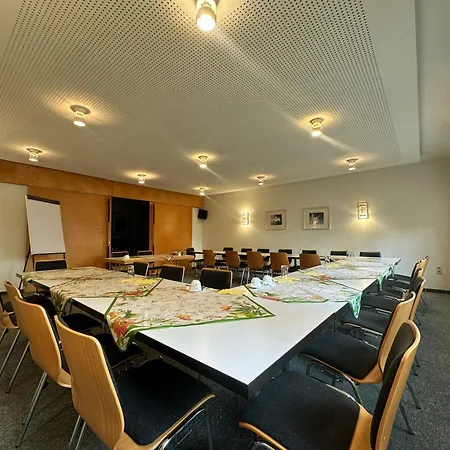 فندق Am Laerchenberg I Fruehstueck, Wlan, Parkplatz 3*