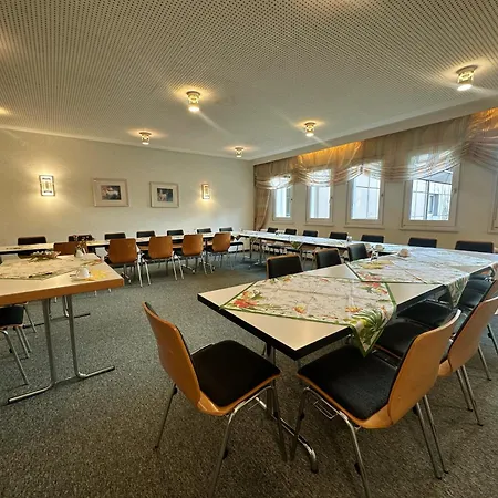 Am Laerchenberg I Fruehstueck, Wlan, Parkplatz 酒店 施吉斯瓦德