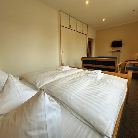 Am Laerchenberg I Fruehstueck, Wlan, Parkplatz 施吉斯瓦德