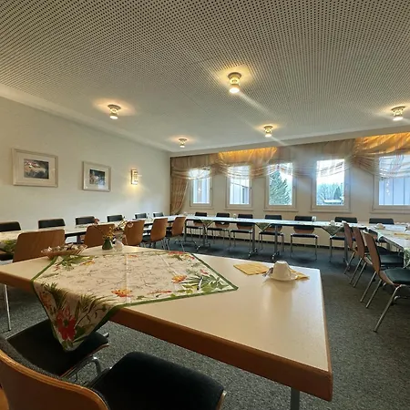 Hotel Am Laerchenberg I Fruehstueck, Wlan, Parkplatz Hotel