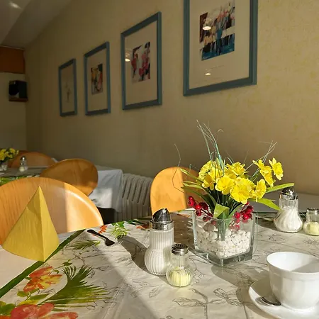 Hotel Am Laerchenberg I Fruehstueck, Wlan, Parkplatz 3*