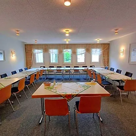 Отель Am Laerchenberg 3*